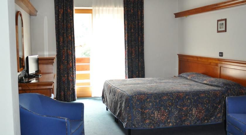 Hotel Tourist Вальтурнанш Экстерьер фото