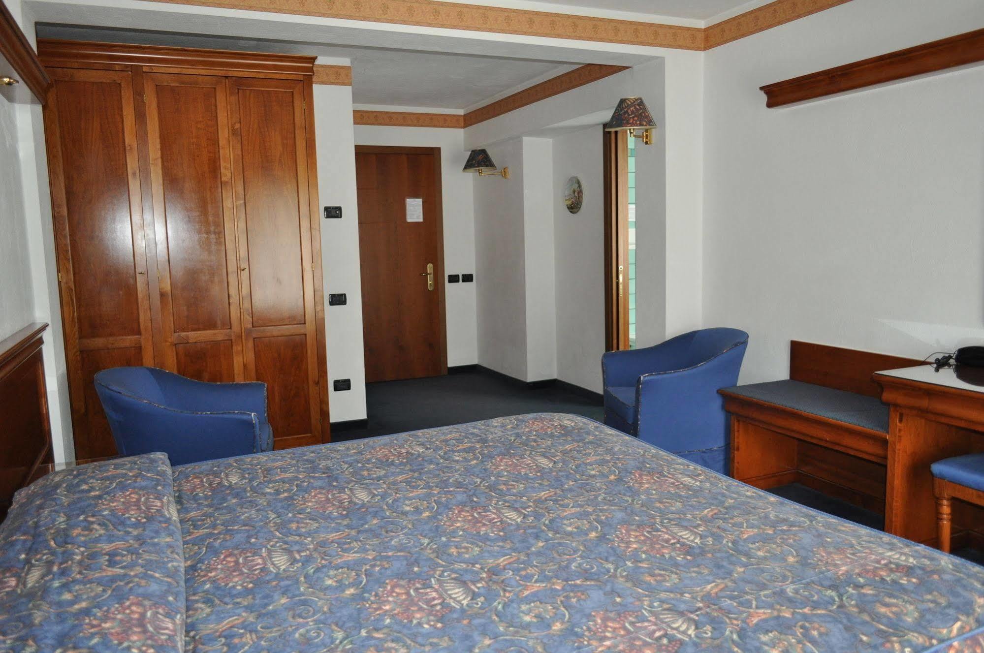 Hotel Tourist Вальтурнанш Экстерьер фото