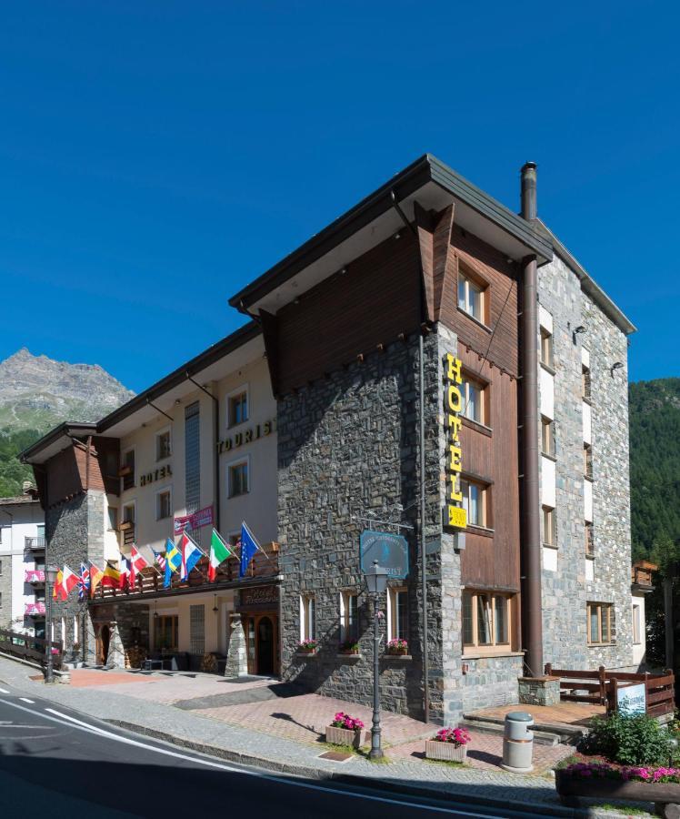 Hotel Tourist Вальтурнанш Экстерьер фото